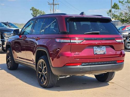 2025 Jeep Grand Cherokee Laredo