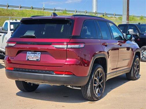 2025 Jeep Grand Cherokee Laredo