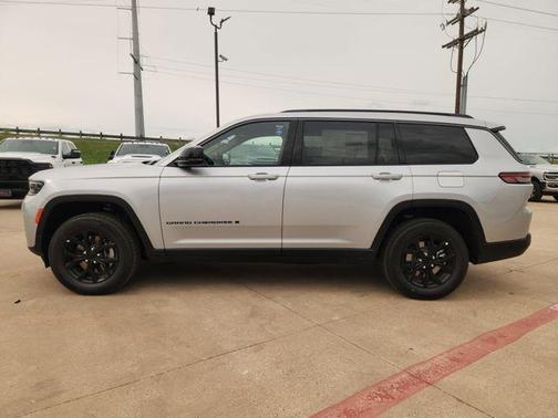 Silver Zynith 2026 Jeep Grand Cherokee L Laredo