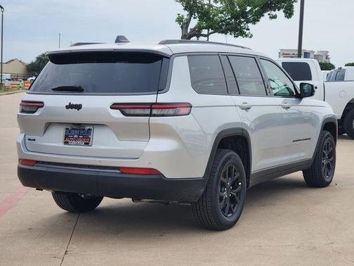 Silver Zynith 2026 Jeep Grand Cherokee L Laredo