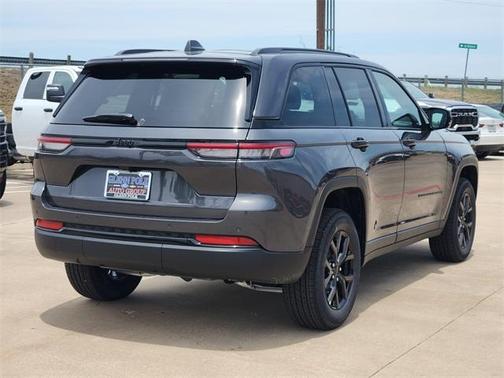 2025 Jeep Grand Cherokee Laredo