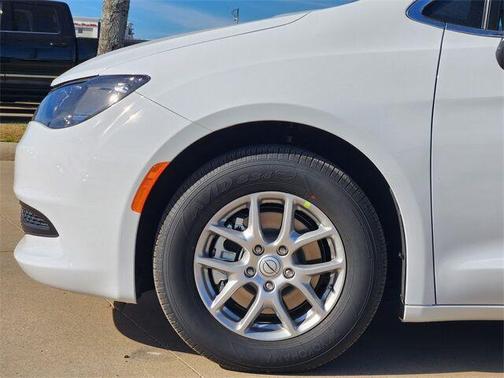 2026 Chrysler Voyager LX