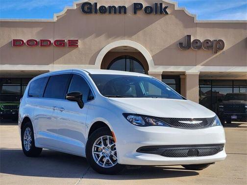 2026 Chrysler Voyager LX