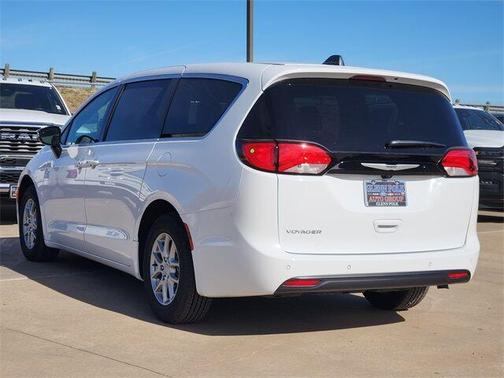 2026 Chrysler Voyager LX