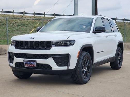 2026 Jeep Grand Cherokee Laredo