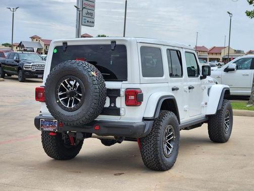 Bright White Clearcoat 2026 Jeep Wrangler Rubicon