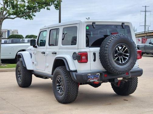 Bright White Clearcoat 2026 Jeep Wrangler Rubicon