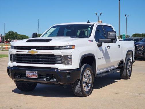 Summit White 2024 Chevrolet Silverado 2500 Custom