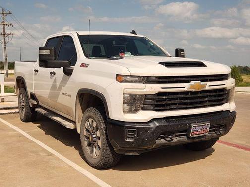 Summit White 2024 Chevrolet Silverado 2500 Custom