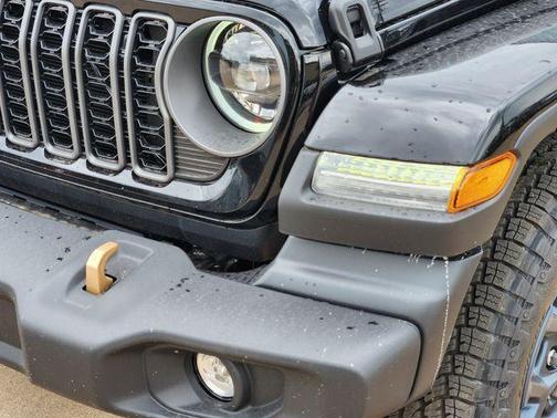 Black Clearcoat 2026 Jeep Wrangler Sport