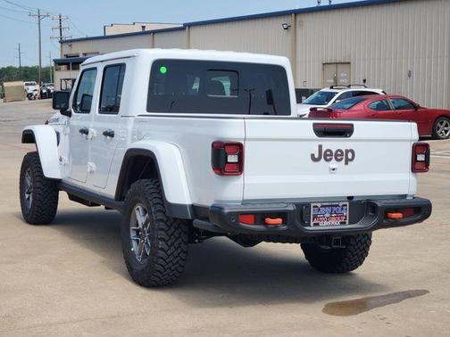 Bright White Clearcoat 2026 Jeep Gladiator Mojave