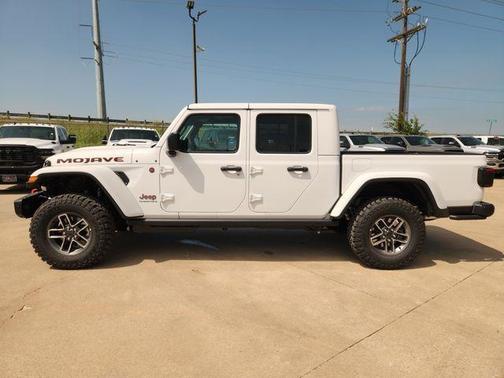 Bright White Clearcoat 2026 Jeep Gladiator Mojave