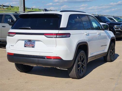 2025 Jeep Grand Cherokee Laredo