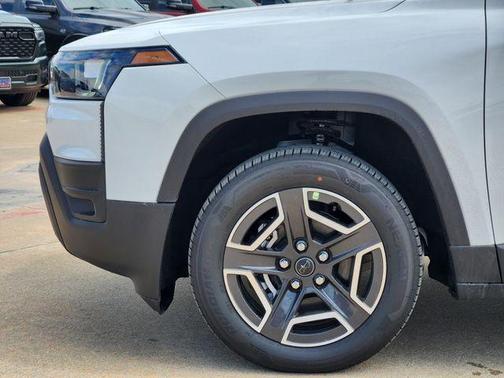 Bright White Clearcoat 2026 Jeep Cherokee LAREDO/LIMITED