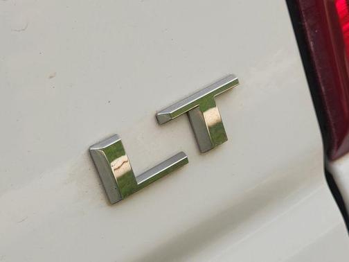 Summit White 2024 Chevrolet Silverado 1500 LT