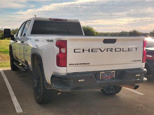 Summit White 2025 Chevrolet Silverado 2500 Custom