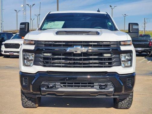 Summit White 2025 Chevrolet Silverado 2500 Custom