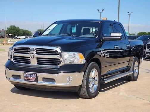 Brilliant Black Crystal Pearlcoat 2015 RAM 1500 SLT