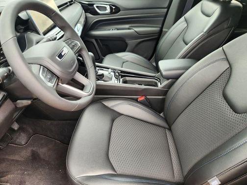 Diamond Black 2026 Jeep Compass Latitude