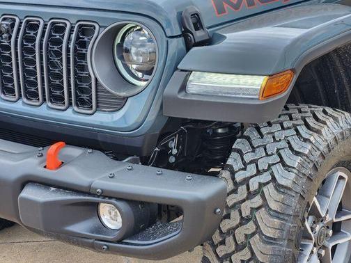 Anvil Clearcoat 2026 Jeep Gladiator Mojave