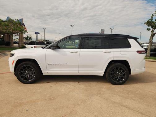 Bright White Clearcoat 2026 Jeep Grand Cherokee L Summit