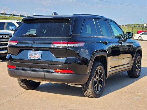 2025 Jeep Grand Cherokee Laredo