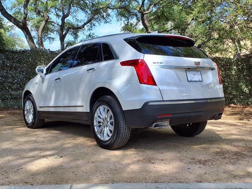 Crystal White Tricoat 2018 Cadillac XT5 Base