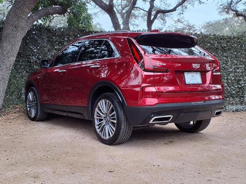 2024 Cadillac XT4 Premium Luxury