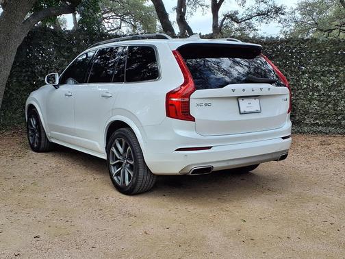 2019 Volvo XC90 T6 Momentum