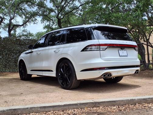Pristine White Metallic Tri-Coat 2025 Lincoln Aviator Reserve RWD