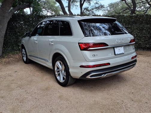 2022 Audi Q7 55 Premium Plus