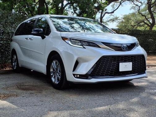 2023 Toyota Sienna XSE 7 Passenger