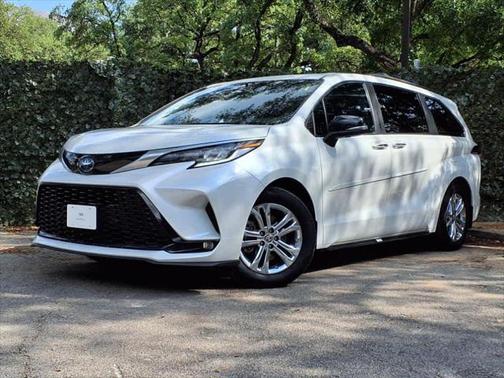 2023 Toyota Sienna XSE 7 Passenger