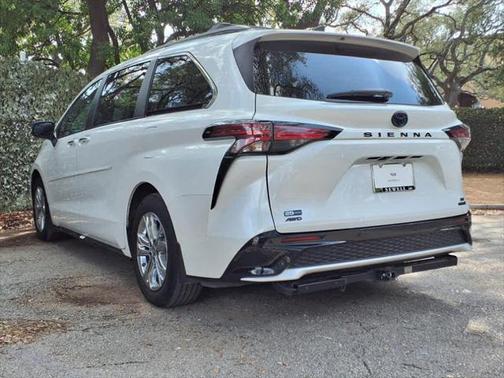 2023 Toyota Sienna XSE 7 Passenger