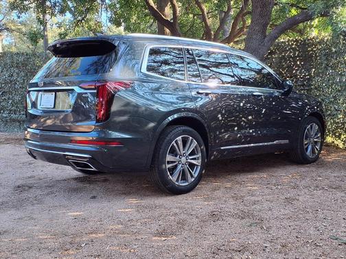 2022 Cadillac XT6 Premium Luxury FWD