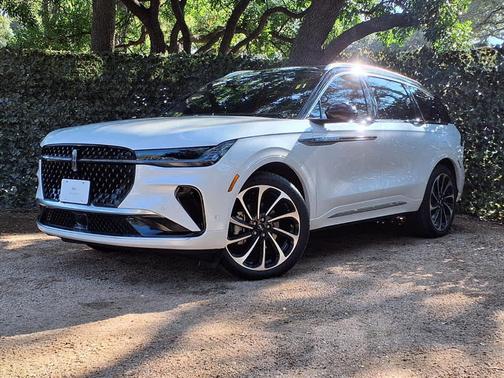 2024 Lincoln Nautilus Black Label