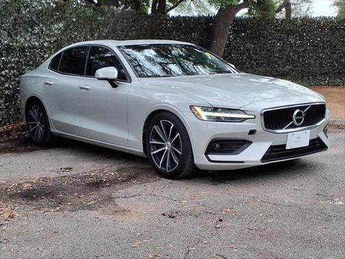 2021 Volvo S60 T5 Momentum