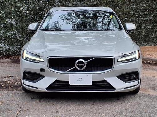 2021 Volvo S60 T5 Momentum