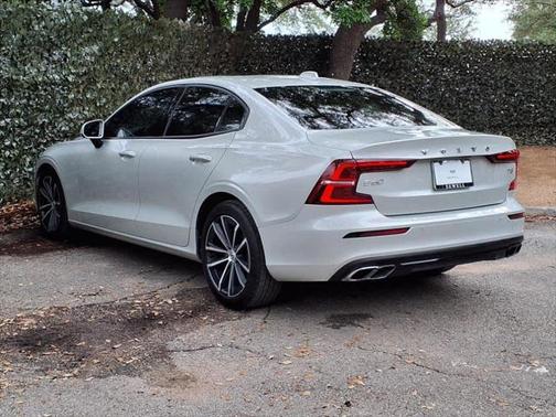 2021 Volvo S60 T5 Momentum