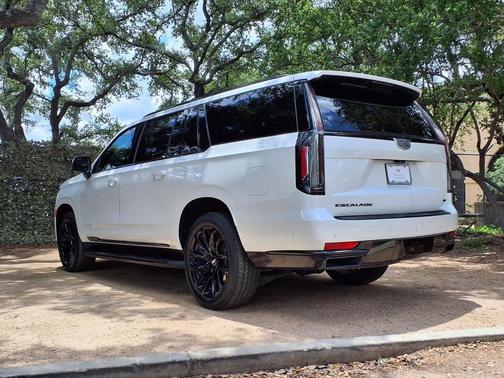 Crystal White Tricoat 2024 Cadillac Escalade ESV Sport