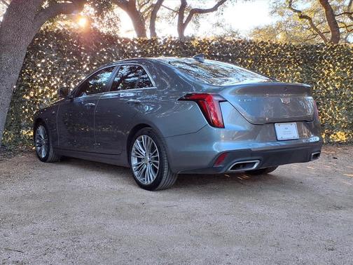 2022 Cadillac CT4 Premium Luxury