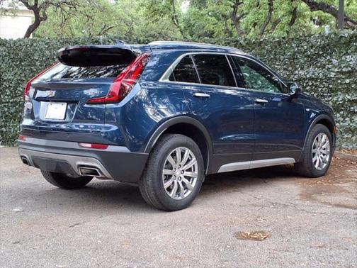 2022 Cadillac XT4 Premium Luxury