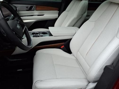 2026 Cadillac VISTIQ Luxury