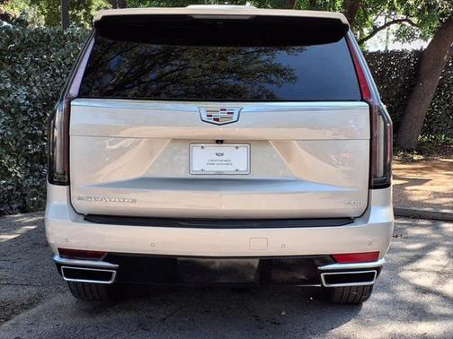 2022 Cadillac Escalade Luxury
