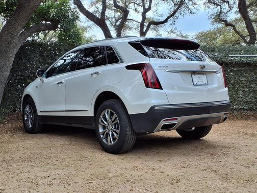 Crystal White Tricoat 2022 Cadillac XT5 Premium Luxury