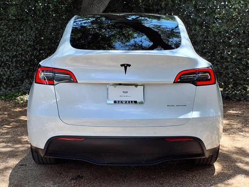 2022 Tesla Model Y Long Range Dual Motor All-Wheel Drive