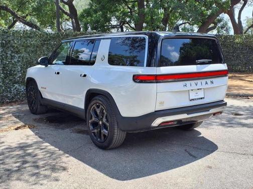 2023 Rivian R1S Adventure