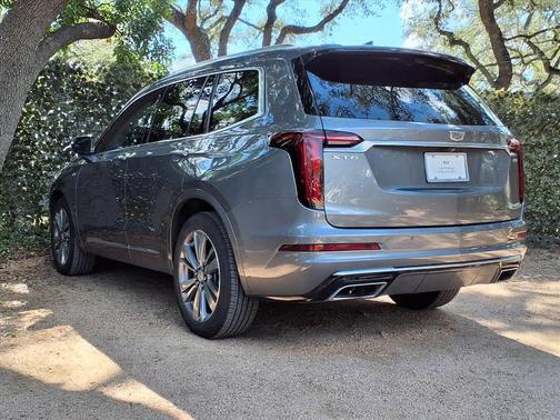 2022 Cadillac XT6 Premium Luxury FWD