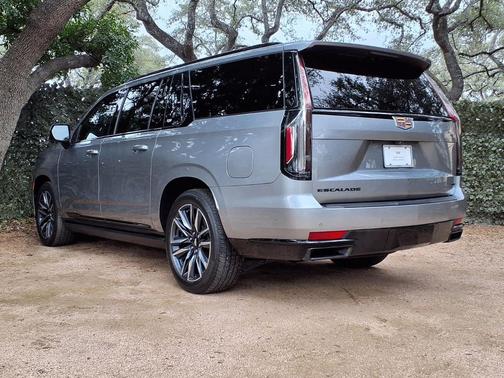 2023 Cadillac Escalade ESV Sport Platinum