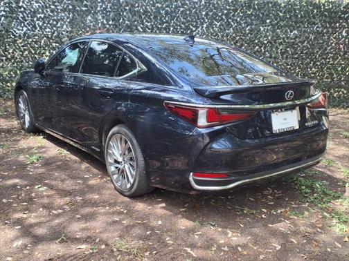 2019 Lexus ES 300h Luxury